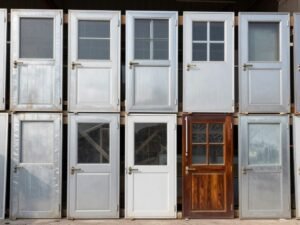 أنواع مختلفة من سكراب ابواب وشبابيك حديد والمنيوم