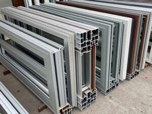 شبابيك وأبواب المنيوم مستعملة شبابيك وأبواب المنيوم مستعملة