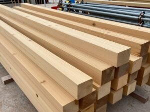 ملازم خشبية مستعملة للشدات الخرسانية