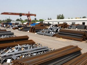 سكراب حديد ومعادن حديدية في مركز التجميع