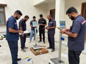 فريق عمل محترف لشراء سكراب الفيحاء يقوم بتقييم المواد